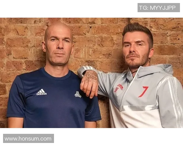 足球明星与豪车同框瞬间展现运动与奢华的完美结合 足球明星与豪车同框瞬间展现运动与奢华的完美结合